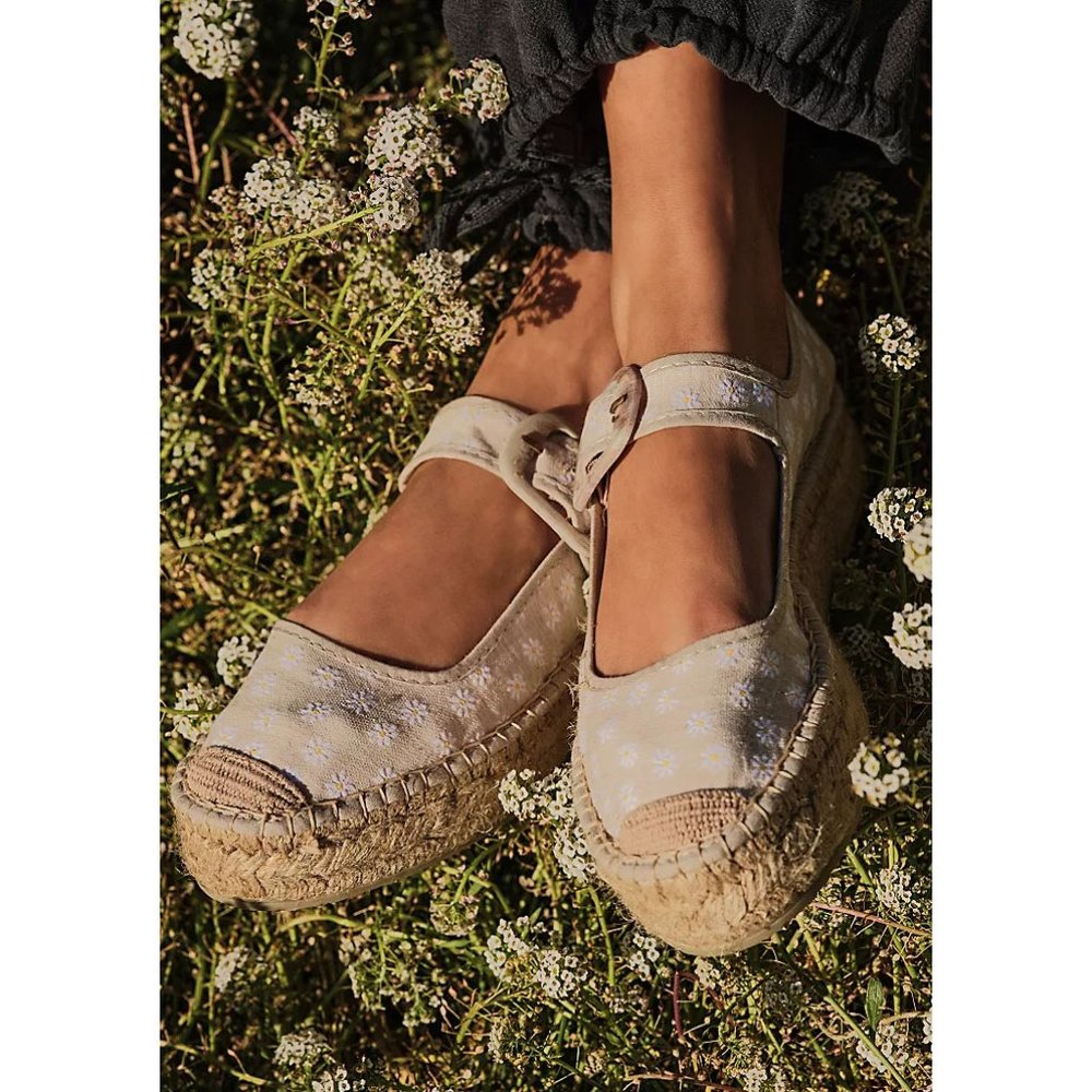 🆕 FREE PEOPLE Surfside Daisy Mary Janes / Ecru